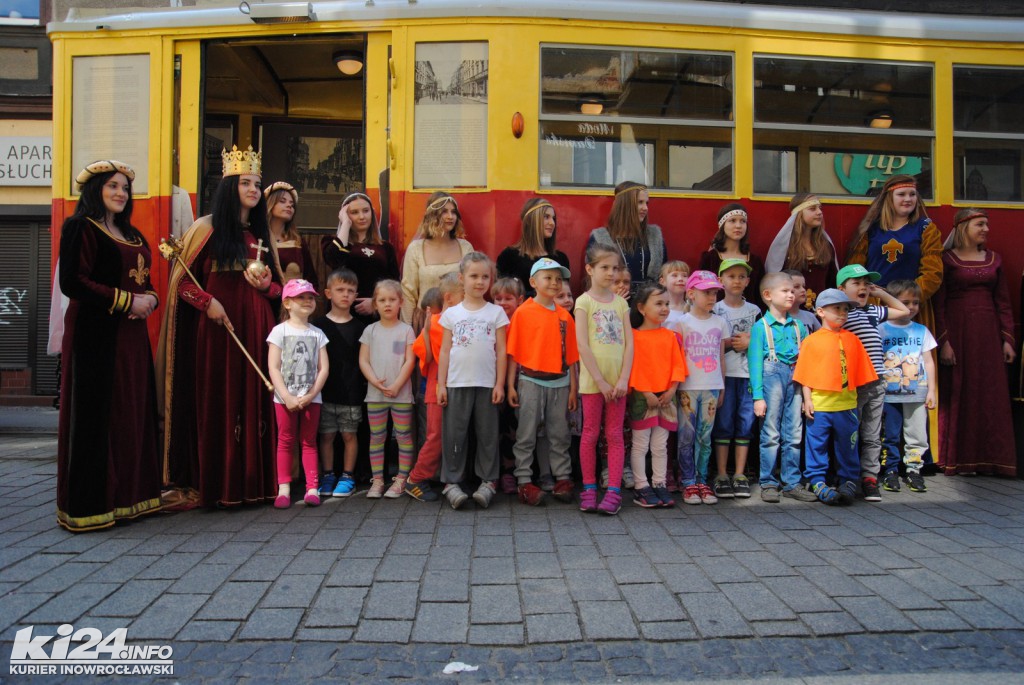 W zabytkowym tramwaju czytają legendy