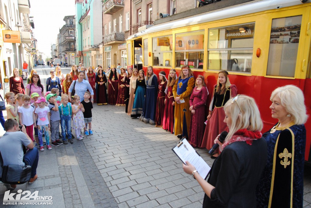 W zabytkowym tramwaju czytają legendy