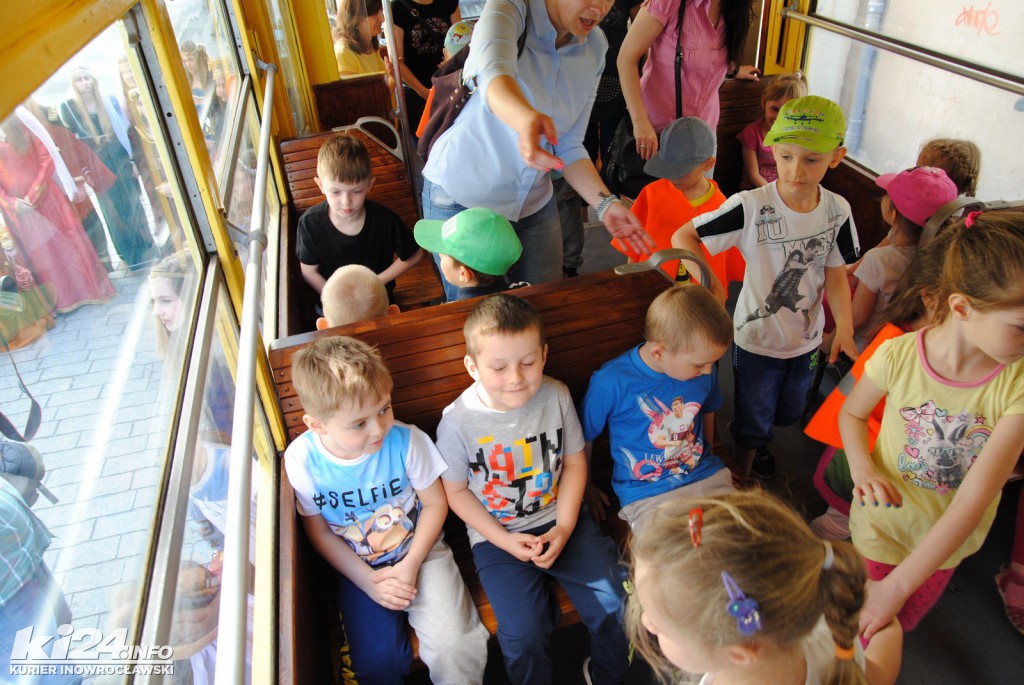 W zabytkowym tramwaju czytają legendy