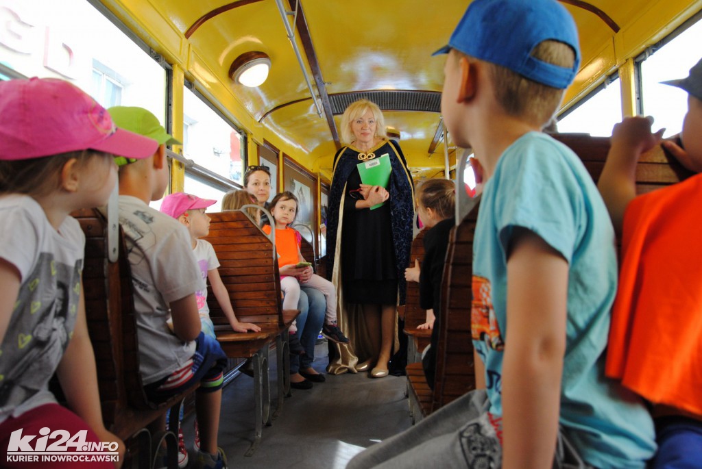 W zabytkowym tramwaju czytają legendy