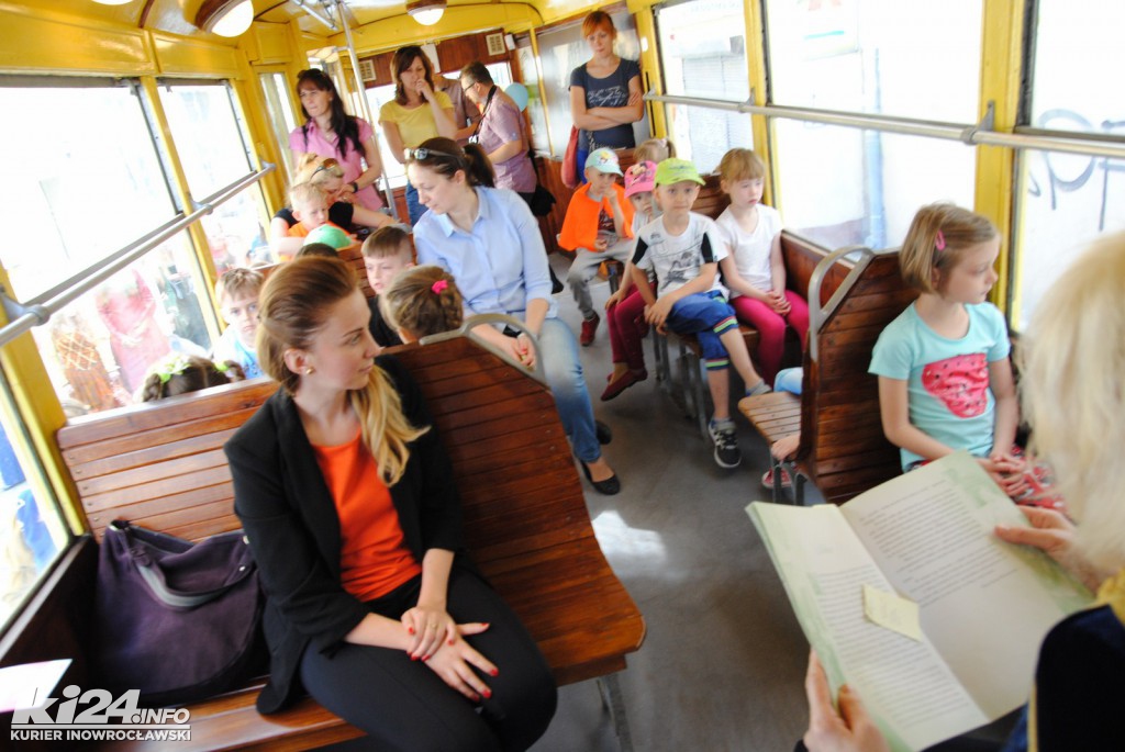 W zabytkowym tramwaju czytają legendy