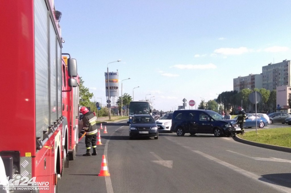 Potrójna kraksa na rąbińskim skrzyżowaniu