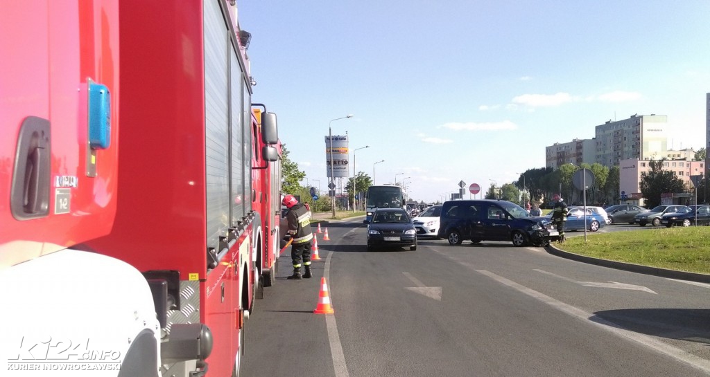 Potrójna kraksa na rąbińskim skrzyżowaniu