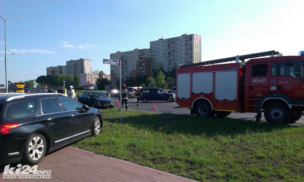 Potrójna kraksa na rąbińskim skrzyżowaniu