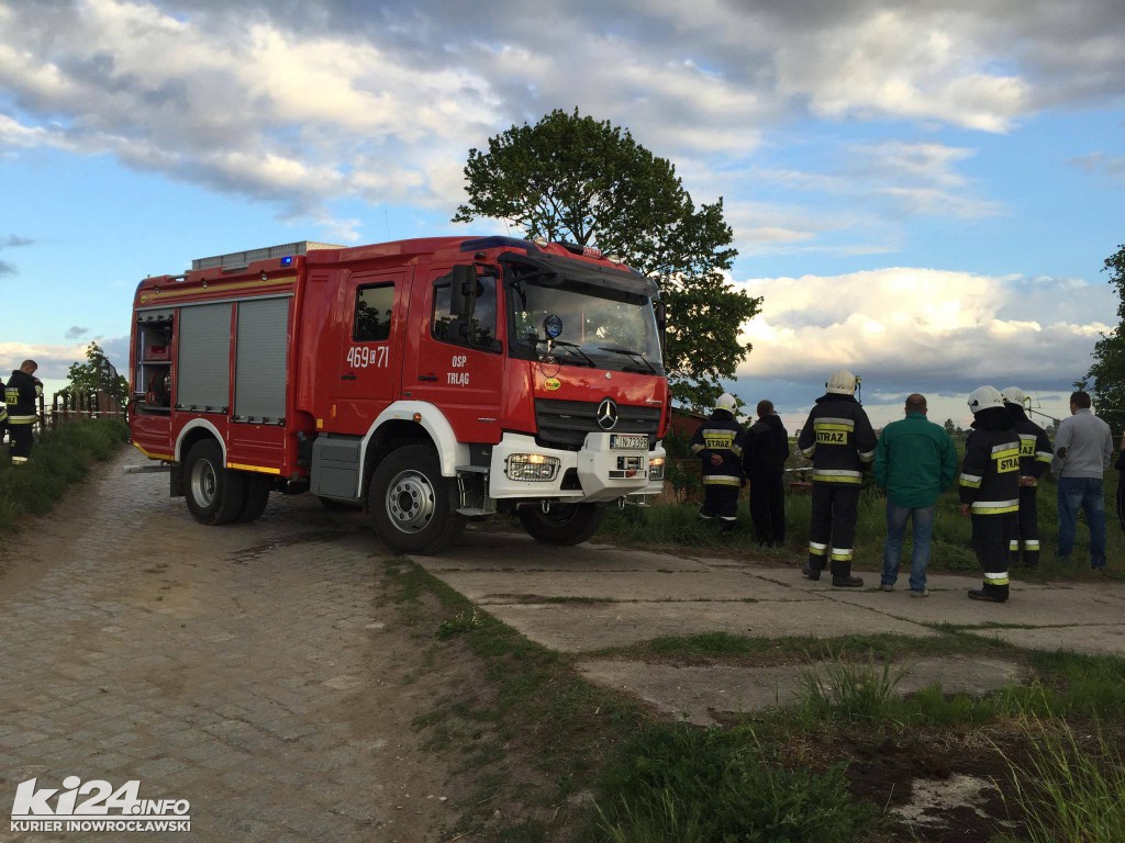 Samochód spadł z wiaduktu na tory