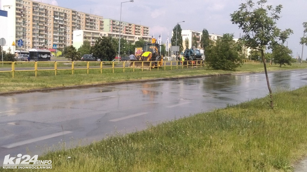Awaria kanalizacji. Nieczystości płyną ul. Wojska Polskiego