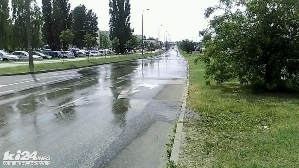 Awaria kanalizacji. Nieczystości płyną ul. Wojska Polskiego