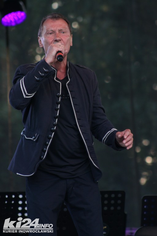 Nocny koncert orkiestr pod inowrocławskim tężniami