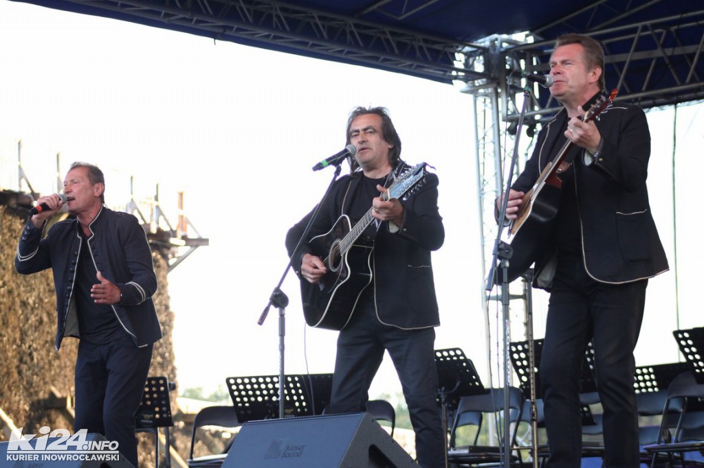 Nocny koncert orkiestr pod inowrocławskim tężniami
