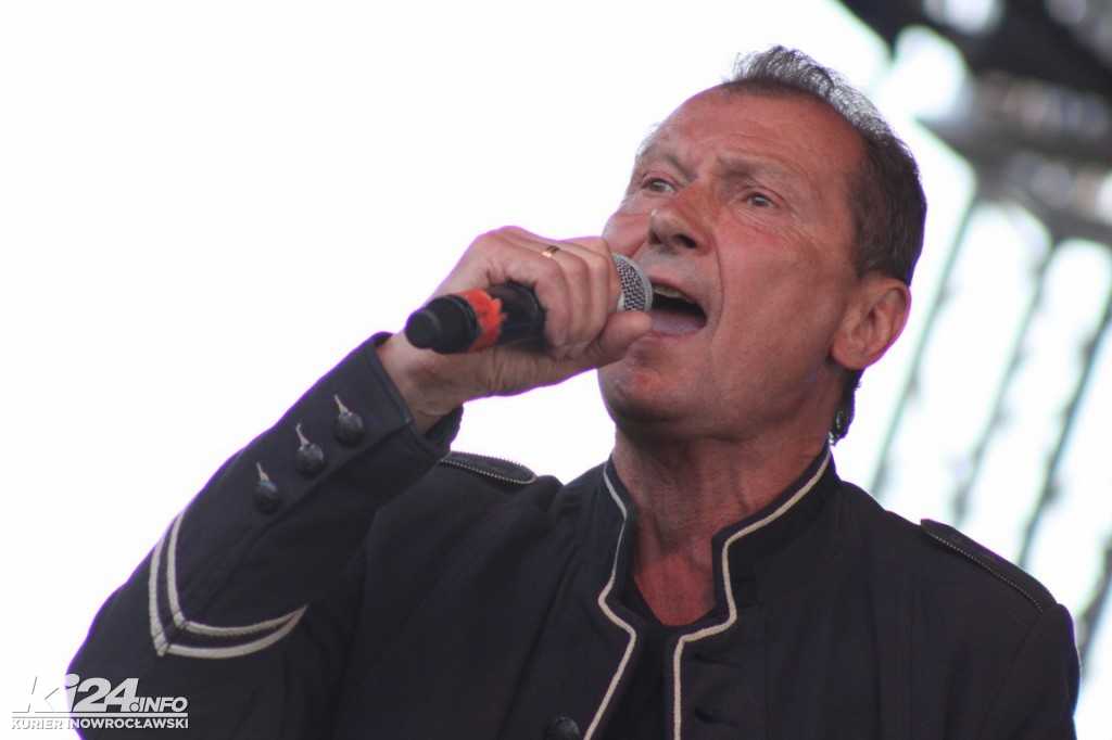 Nocny koncert orkiestr pod inowrocławskim tężniami
