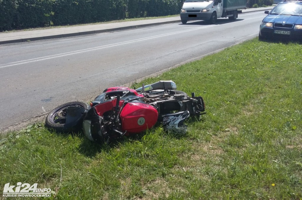 Motocyklista wywrócił się na motorze. Prowadził po alkoholu