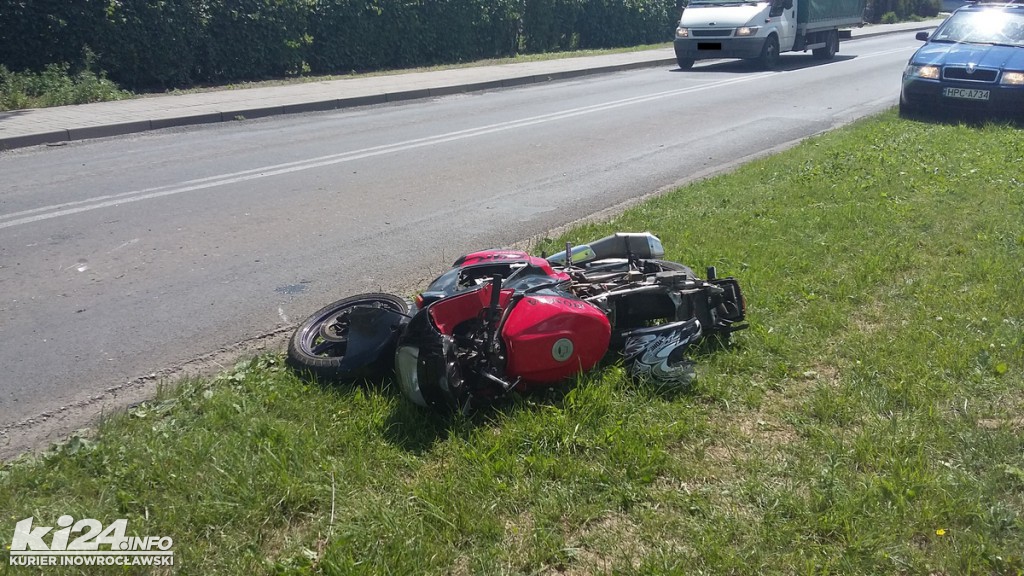 Motocyklista wywrócił się na motorze. Prowadził po alkoholu