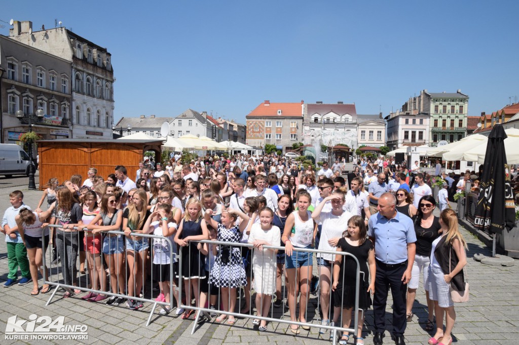 Na Rynku młodzież powitała wakacje