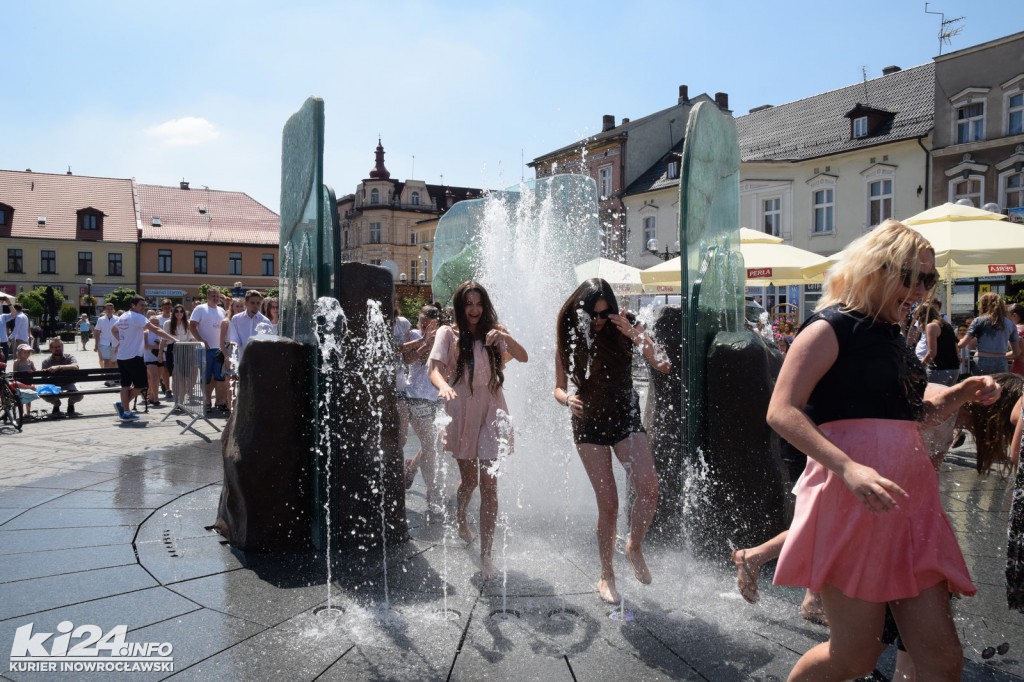 Na Rynku młodzież powitała wakacje