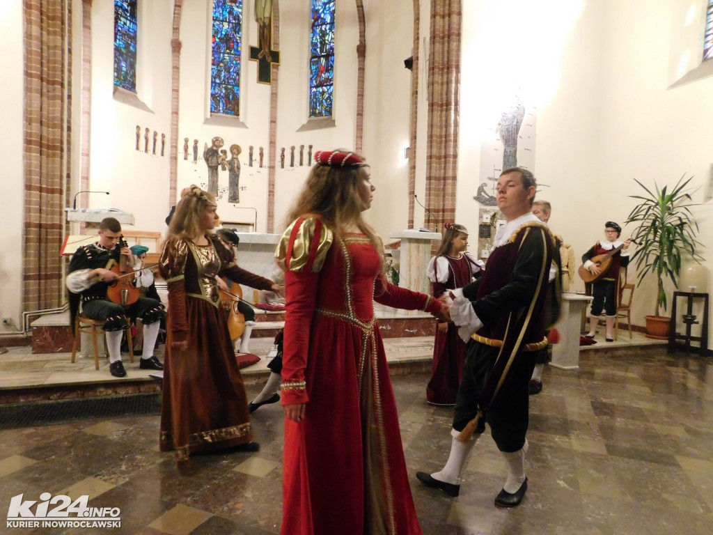 Młodzi artyści śpiewali nad morzem