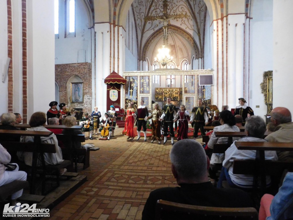 Młodzi artyści śpiewali nad morzem
