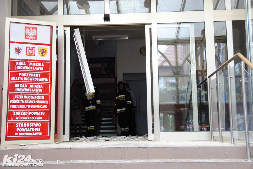 Wypadek w ratuszu. Na ludzi spadł tynk