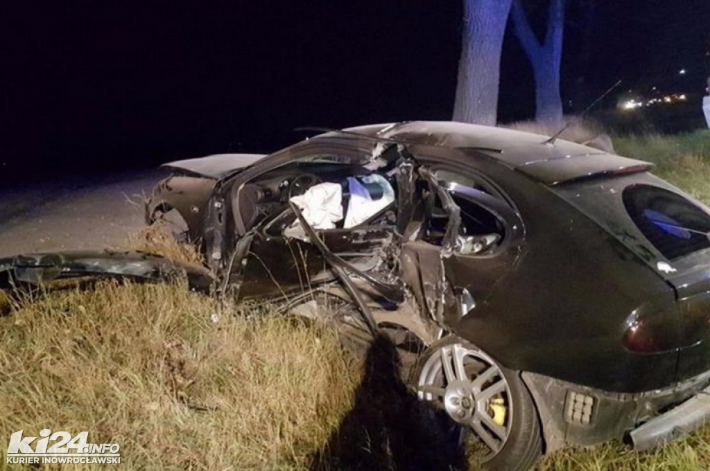 Osobówka zderzyła się z ciągnikiem rolniczym