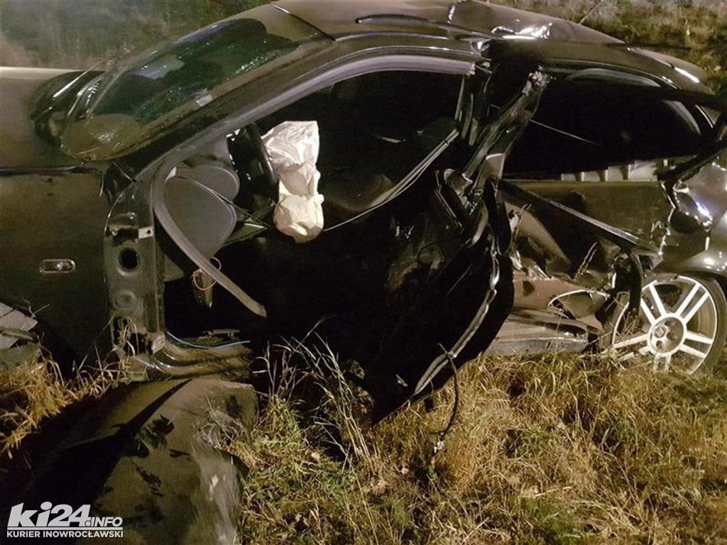 Osobówka zderzyła się z ciągnikiem rolniczym