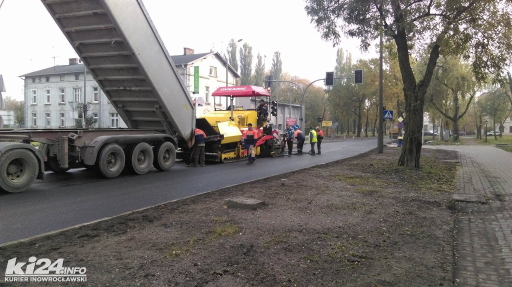 Drogowcy pracują przy pętli na Poznańskiej