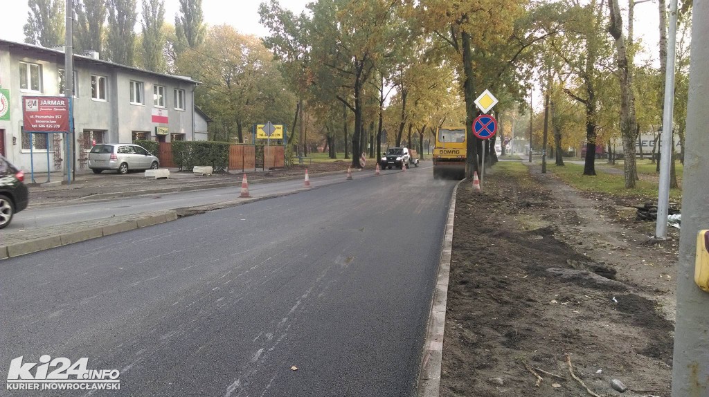 Drogowcy pracują przy pętli na Poznańskiej
