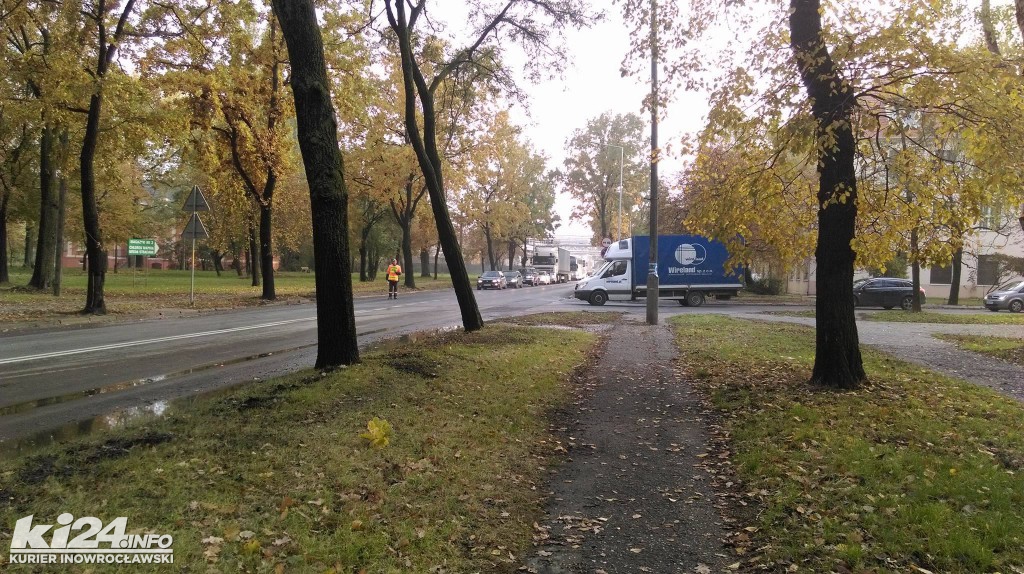 Drogowcy pracują przy pętli na Poznańskiej