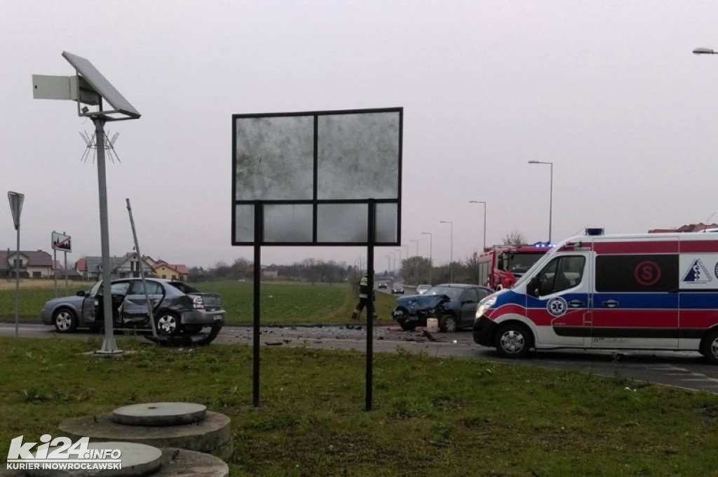 Potrójna kraksa na skrzyżowaniu Pileckiego i Orłowskiej