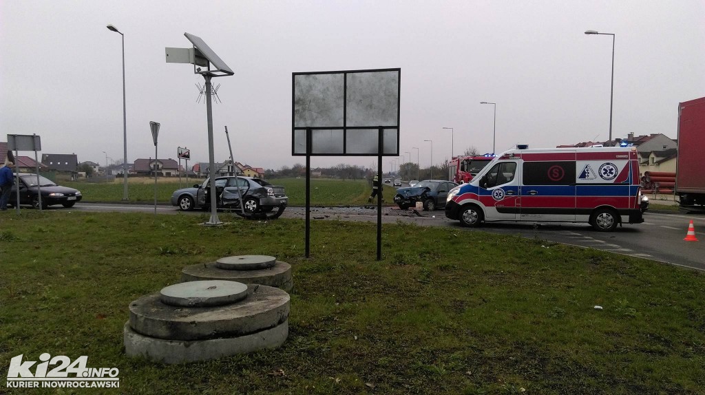 Potrójna kraksa na skrzyżowaniu Pileckiego i Orłowskiej