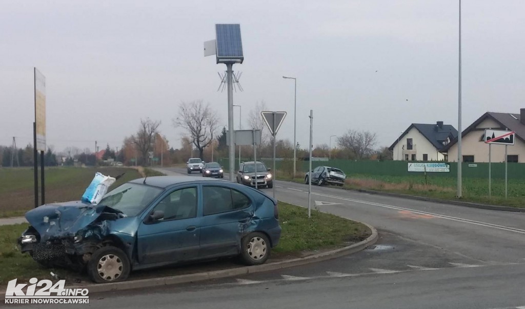 Potrójna kraksa na skrzyżowaniu Pileckiego i Orłowskiej