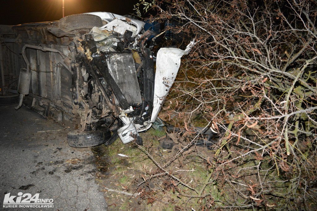 39-latek wjechał w drzewo. Miał blisko 3 promile