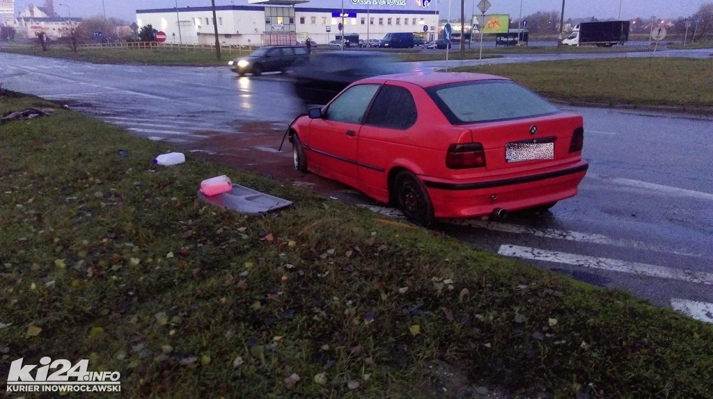 Nocny rajd BMW zakończony na lampie