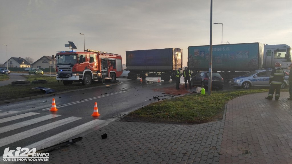 Osobówką wjechał w dźwig
