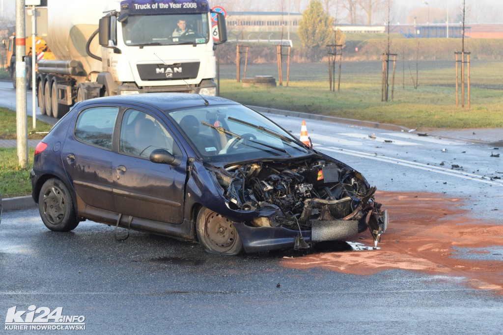 Osobówką wjechał w dźwig