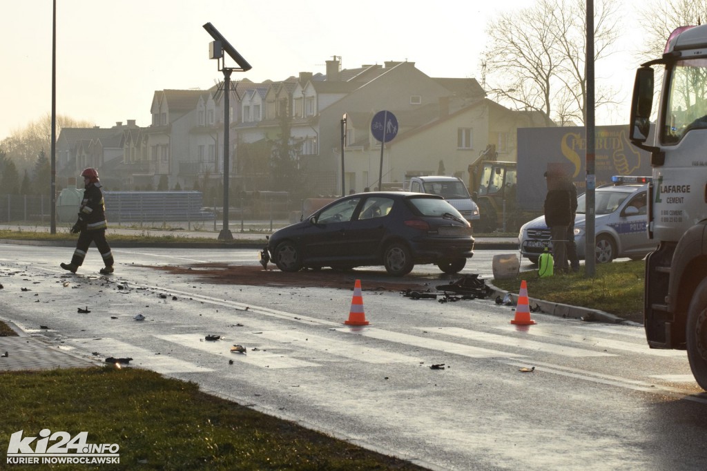 Osobówką wjechał w dźwig