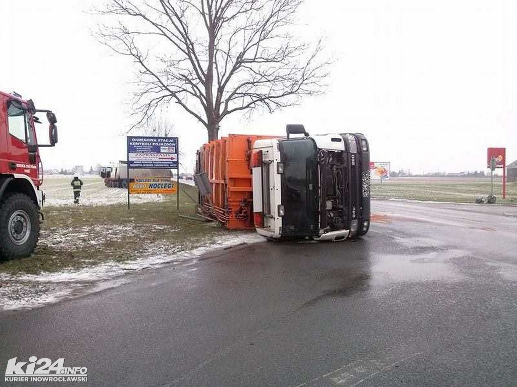 Pod Pakością zderzyły się dwie ciężarówki