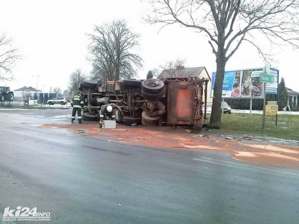 Pod Pakością zderzyły się dwie ciężarówki