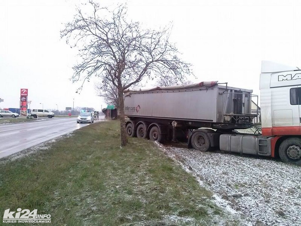Pod Pakością zderzyły się dwie ciężarówki