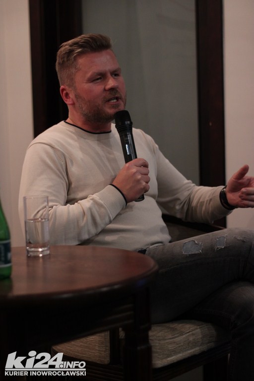 Jakub Porada w bibliotece