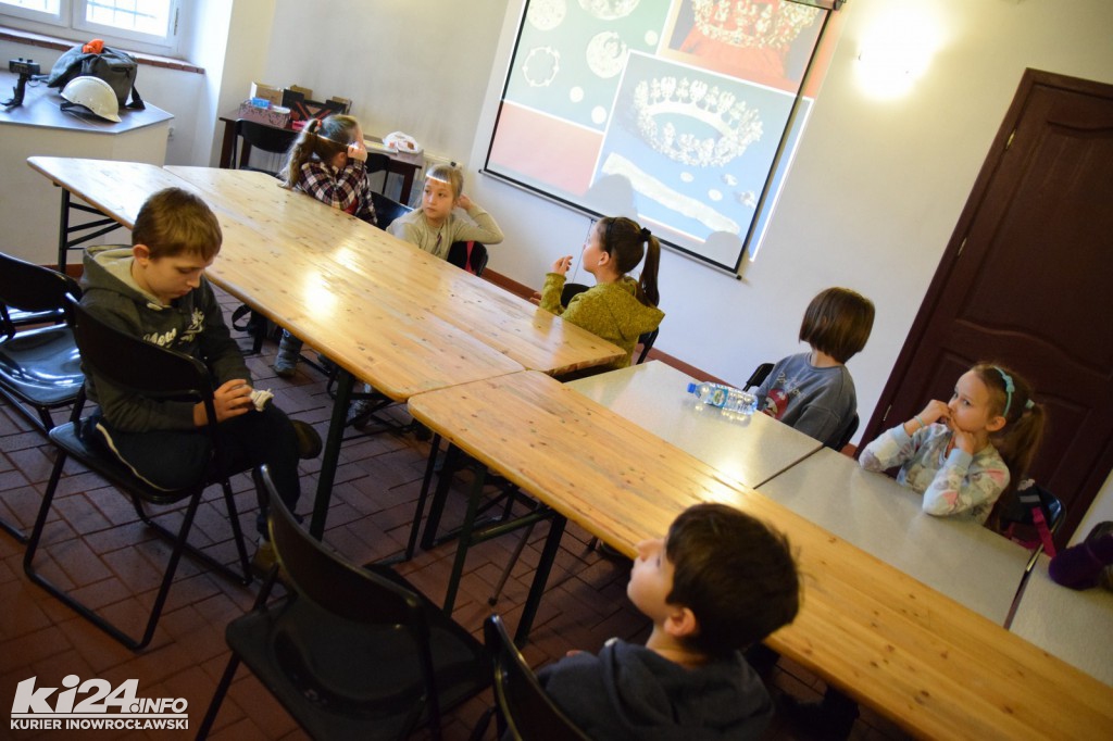 Muzeum opanowali poszukiwacze skarbów