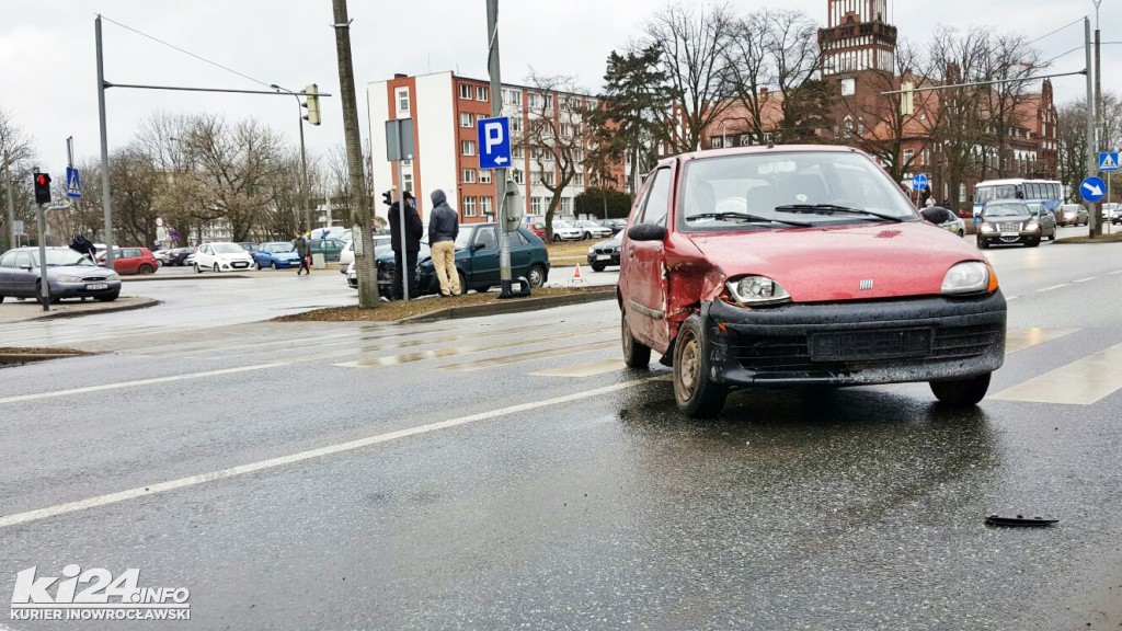 Kraksa na skrzyżowaniu przy ratuszu