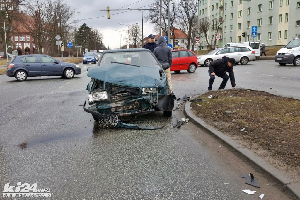 Kraksa na skrzyżowaniu przy ratuszu