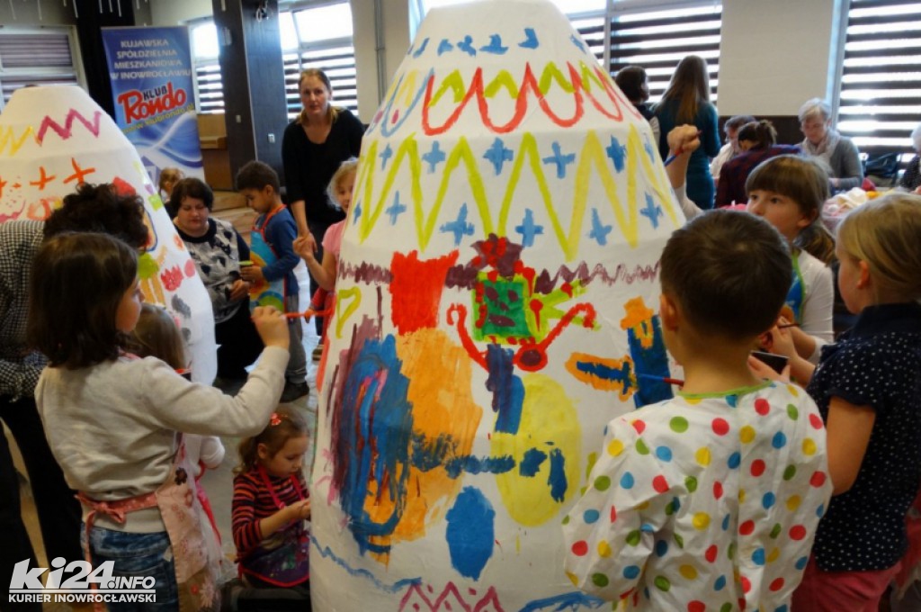 Jak powstawały wielkanocne pisanki-giganty
