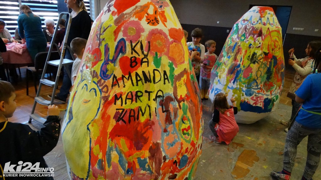 Jak powstawały wielkanocne pisanki-giganty