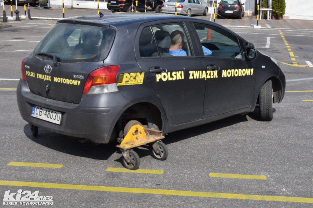 Co zrobić, gdy wpadniesz w poślizg?