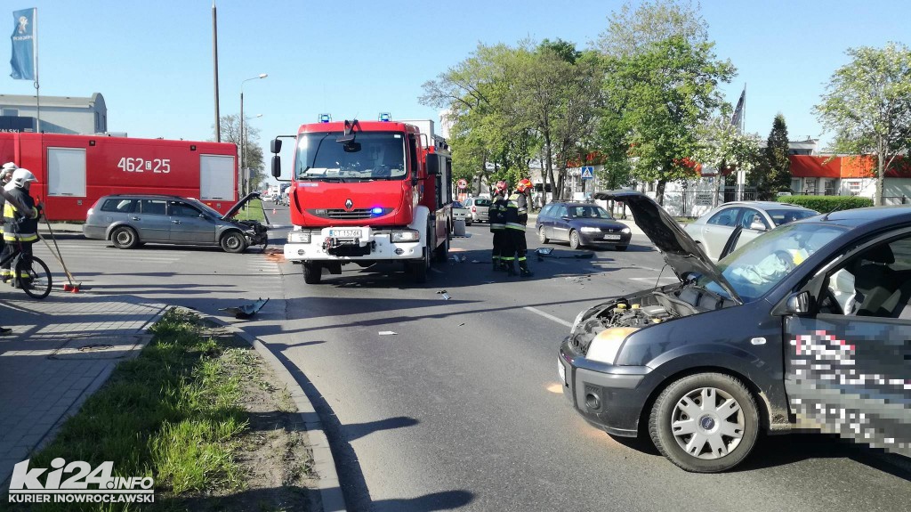 Kraksa na skrzyżowaniu Cichej i Poznańskiej