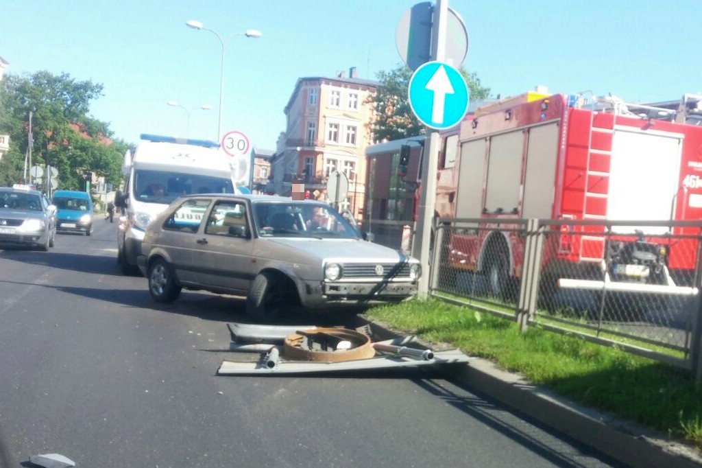Kraksa vw golfa na ul. Staszica