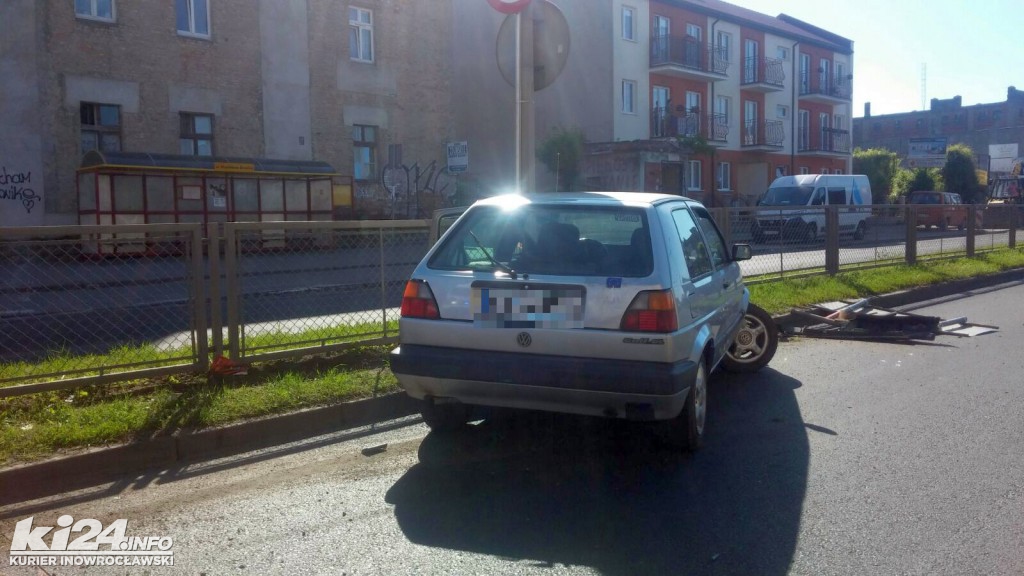 Kraksa vw golfa na ul. Staszica