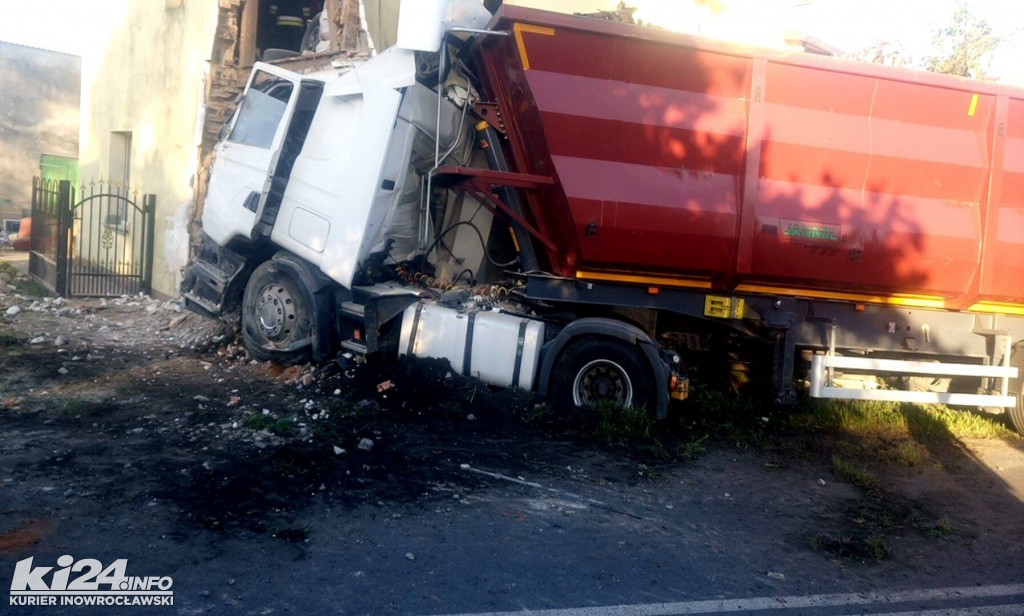 Wypadek ciężarówki i nocny pożar pod Gniewkowem