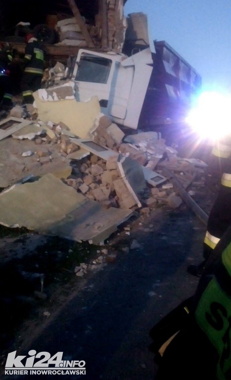 Wypadek ciężarówki i nocny pożar pod Gniewkowem