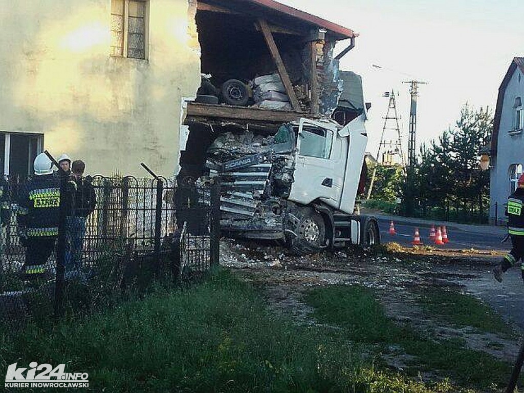 Wypadek ciężarówki i nocny pożar pod Gniewkowem